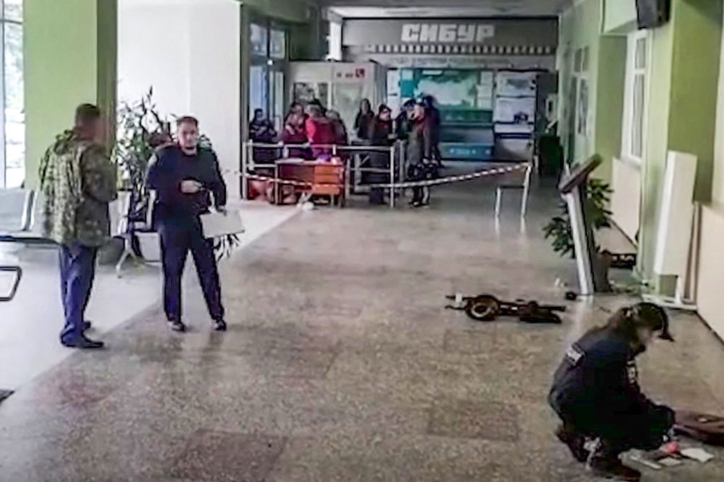 Polisi tengah melakukan investigasi pascaperistiwa penembakan di sebuah kampus di Kota Perm, Rusia yang mengakibatkan enam orang meninggal dunia, Senin, 20 September 2021.