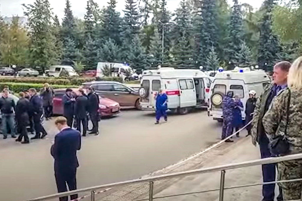 Komite Investigasi, yang menyelidiki kejahatan besar di Rusia, awalnya mengatakan delapan orang meninggal tetapi kemudian merevisi jumlah korban adalah enam orang.