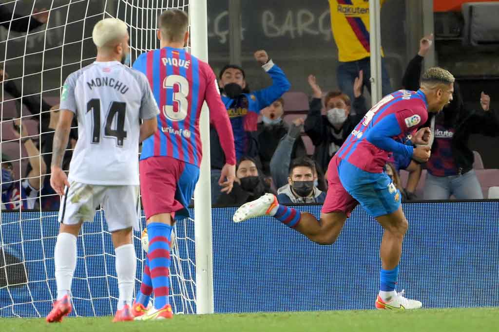 Hasil imbang membuat Barca tertahan di peringkat ketujuh klasemen sementara dengan delaoan poin. Sementara Granada di urutan 17 dengan tiga poin.