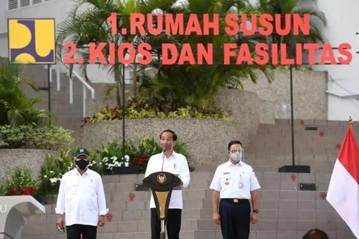 Presiden Joko Widodo (Jokowi) meresmikan Rumah Susun (Rusun) Pasar Rumput, DKI Jakarta, dengan kapasitas 1.984 unit hunian dan juga dilengkapi kawasan terintegrasi melingkupi akses pasar dan layanan transportasi.