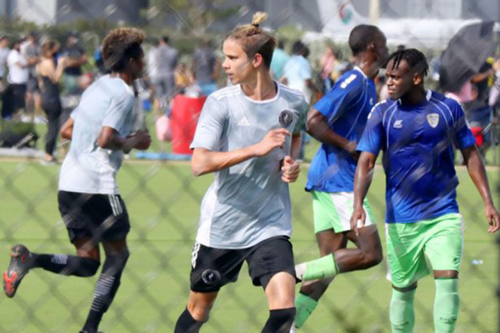 Remaja berusia 19 tahun itu bermain selama 79 menit dalam laga melawan South Georgia Tormenta FC yang berakhir imbang 2-2, dan membuat bos Inter Miami Phil Neville terkesan meski dia hanya melakukan 19 sentuhan dalam laga ini.