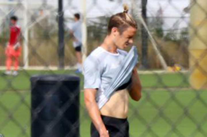 Romeo bergabung dengan Fort Lauderdale CF awal bulan ini. Dia berlatih dengan tim ini dan kadang-kadang bersama Inter Miami. Putra Neville, Harvey, juga bermain untuk Fort Lauderdale musim ini, dan sudah melakukan 15 penampilan.