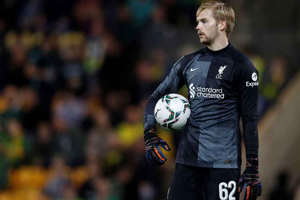 Norwich berpeluang untuk menyamakan kedudukan lewat tendangan penalti setelah Bradley melanggar Christos Tzolis di kotak terlarang pada menit ke-41. Namun eksekusi penalti Tzolis berhasil dimentahkan oleh kiper Caoimhin Kelleher. Skor 1-0 untuk Liverpool bertahan hingga jeda.