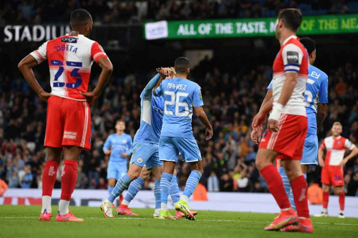 Riyad Mahrez membawa tuan rumah berbalik memimpin pada menit ke-43 dengan menyelesaikan umpan tarik Joshua Wilson-Esbrand.