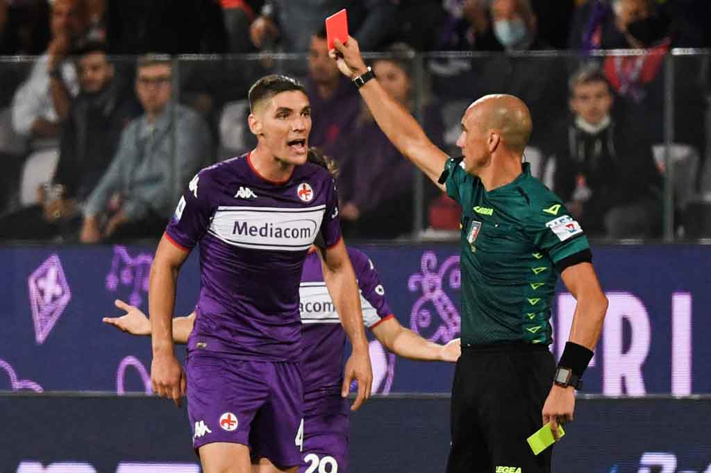 Pada menit ke-78, Gonzalez diganjar kartu kuning kedua karena melakukan protes berlebih terhadap wasit. Ini menyulitkan Fiorentina yang untuk sementara tertinggal 1-2 dari tamunya.