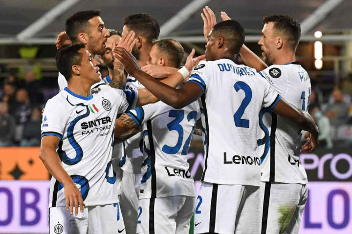 Inter sementara naik ke puncak klasemen dengan koleksi 13 poin menggusur Napoli (12) yang baru main dua hari berselang, sedangkan Fiorentina belum beranjak dari urutan kelima dengan 9 poin.