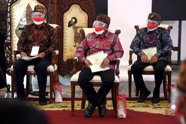 Selain itu, pemerintah juga turut mengundang perwakilan organisasi masyarakat sipil untuk berdiskusi mengenai opsi-opsi dalam menyelesaikan konflik agraria terutama yang telah berlangsung puluhan tahun.
