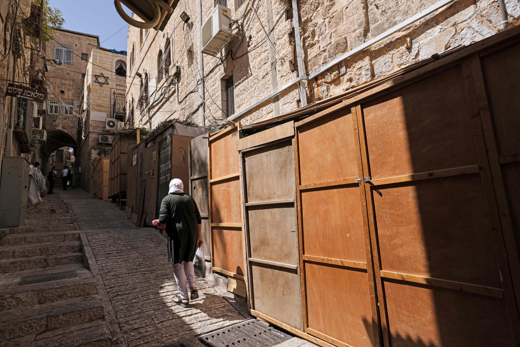 Setiap keluarga Yahudi membangun sebuah pondok berdinding tiga dan memiliki atap yang terbuat dari ranting palem dan dedaunan. 
