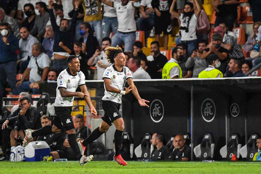 Bianconeri kemudian tertinggal dari tuan rumah saat laga memasuki menit keempat di babak kedua lewat pemain asal Prancis Janis Aniste.