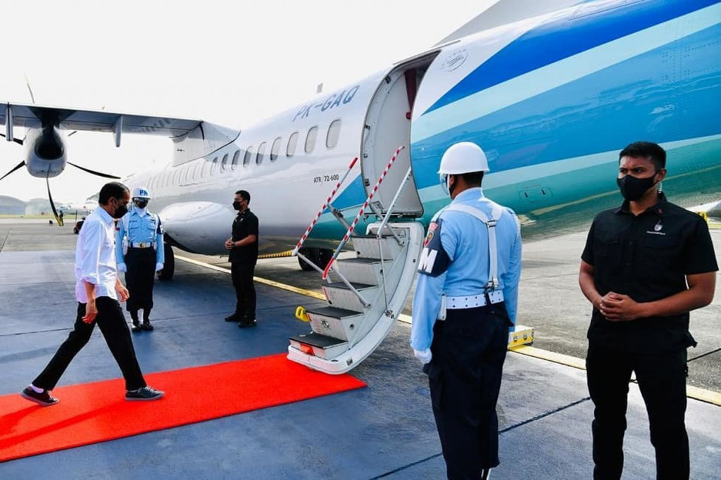 Presiden Joko Widodo melakukan kunjungan kerja ke Kabupaten Cilacap, Provinsi Jawa Tengah, Kamis, 23 September 2021. Jokowi bersama rombongan lepas landas menuju Kabupaten Cilacap dengan menggunakan Pesawat Khusus ATR 72-600 melalui Pangkalan TNI AU Halim Perdanakusuma Jakarta, sekitar pukul 08.30 WIB.