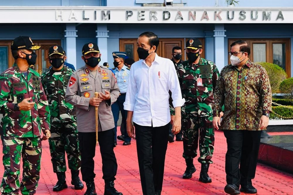 Setibanya di Bandar Udara Tunggul Wulung, Kabupaten Cilacap, Presiden akan langsung menuju Desa Tritih Kulon, Kecamatan Cilacap Utara. Di sana, Presiden akan melakukan kegiatan penanaman pohon mangrove bersama masyarakat.