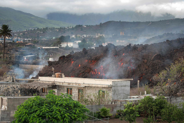 Lava Gunung Berapi Cumbre Vieja Hancurkan Ratusan Bangunan