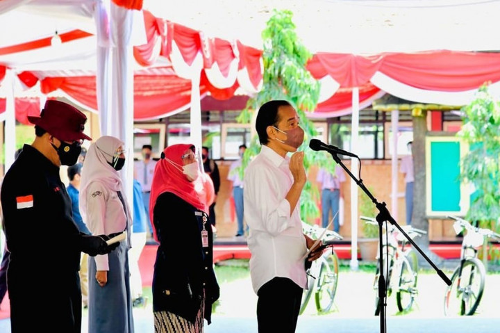 Dalam kegiatan tersebut, sebanyak 3.500 pelajar SMA se-Kabupaten Cilacap akan mendapatkan suntikan vaksin Covid-19 dosis pertama jenis Sinovac.