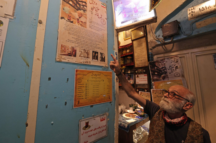 Mabhutyan mengambil alih bisnis dari ayahnya, Haji Ali Mabhutyan, yang membeli kedai teh pada tahun 1962 dari pemilik aslinya Haji Mohammad Hasan Shamshiri.