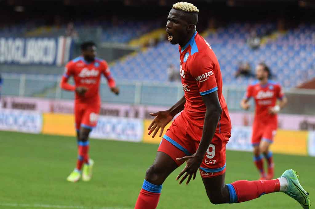 Anak-anak asuh Luciano Spalletti tampil agresif sejak awal laga dan berhasil membuka keunggulan pada menit ke-10 lewat sontekan Victor Osimhen menyelesaikan umpan matang Lorenzo Insigne.