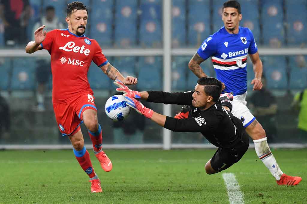 Pertandingan terus berlangsung terbuka hingga peluit tanda bubaran terdengar, tetapi skor 4-0 bagi Napoli tetap tak berubah.