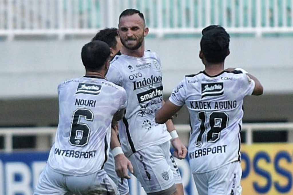 Persita berhasil menyamakan kedudukan pada menit ke-83 lewat bek sayap Edo Febriansyah, namun tiga menit kemudian Spasojevic merestorasi keunggulan menjadi 2-1.
