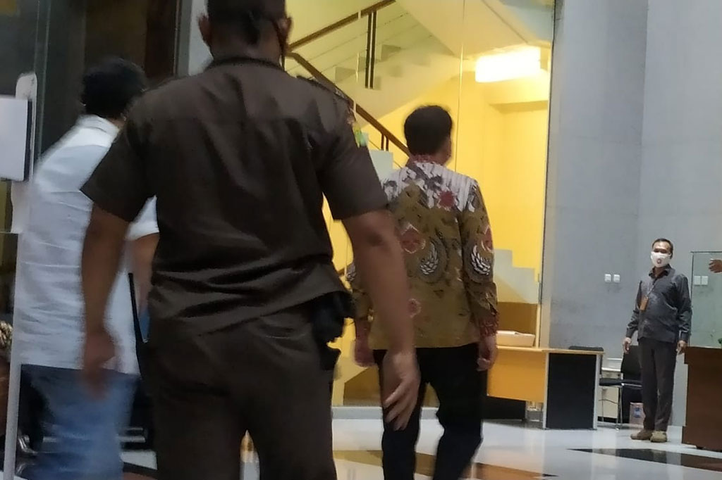 Azis dikabarkan dipanggil dalam penyidikan kasus dugaan suap terkait penanganan perkara di Kabupaten Lampung Tengah, Provinsi Lampung. Diketahui, KPK saat ini sedang melakukan penyidikan kasus dugaan suap terkait dengan penanganan perkara korupsi yang ditangani KPK di Kabupaten Lampung Tengah.