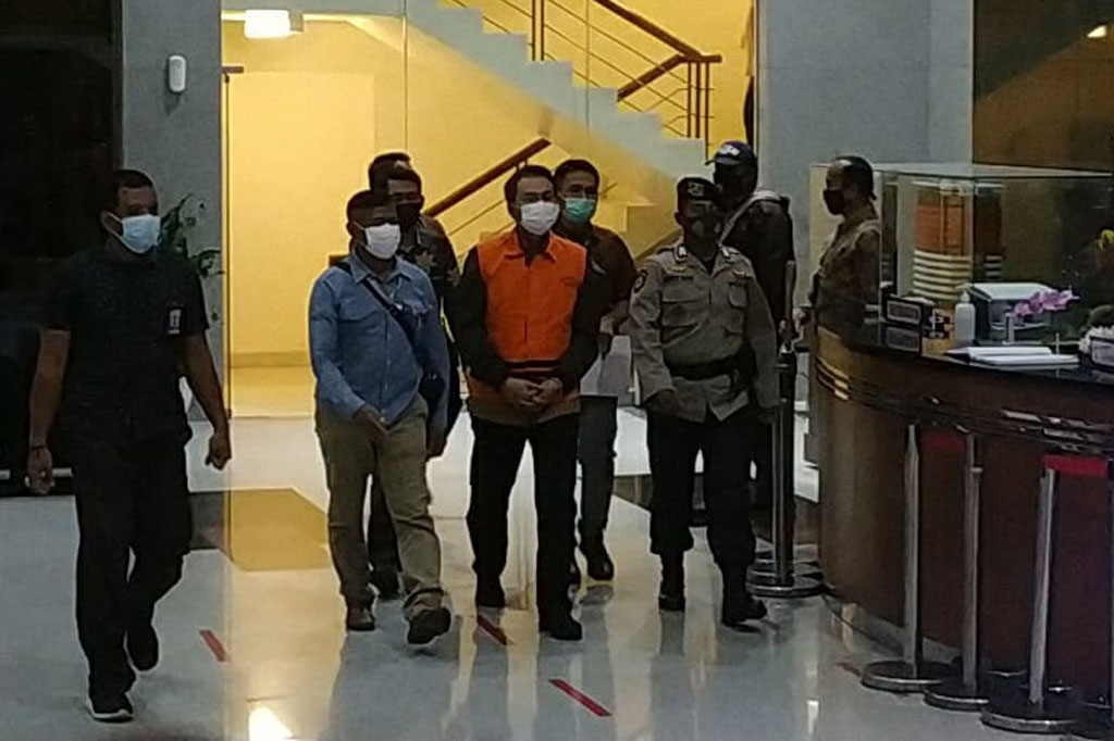 Sebagai langkah antisipasi penyebaran covid-19, tersangka Azis akan menjalani isolasi mandiri terlebih dahulu selama 14 hari di rutan tersebut.