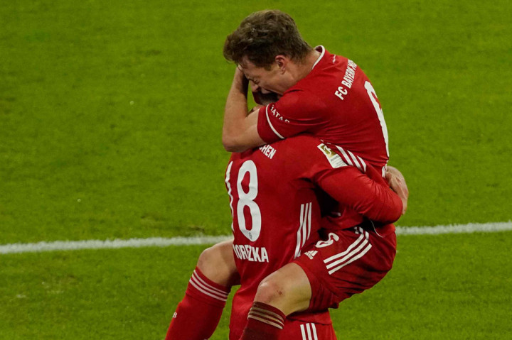 Tim tamu menggandakan keunggulan lewat Joshua Kimmich pada menit ke-31, lewat tembakan jarak jauh melengkung yang tak terjangkau kiper Sascha Burchert di area tiang jauh. Skor 2-0 bertahan hingga jeda.