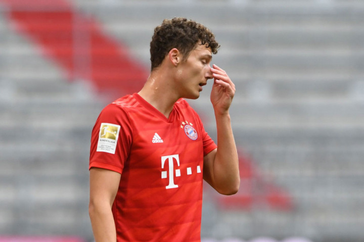 Tiga menit memasuki babak kedua Bayern harus bermain dengan 10 orang setelah Benjamin Pavard melakukan pelanggaran berbahaya terhadap Jeremy Dudziak. Wasit Robert Schroder langsung meresponnya dengan kartu merah.