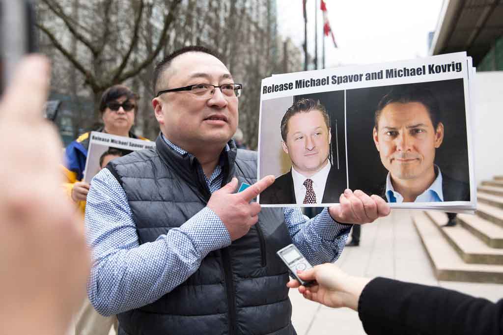 Duo Michael, sebagaimana mereka dikenal di Kanada, telah ditangkap dan dipenjarakan atas tuduhan spionase pada hari-hari setelah Kanada menahan eksekutif Huawei Meng Wanzhou. Penangkapan yang tampaknya saling balas itu memperburuk hubungan Kanada-Tiongkok.