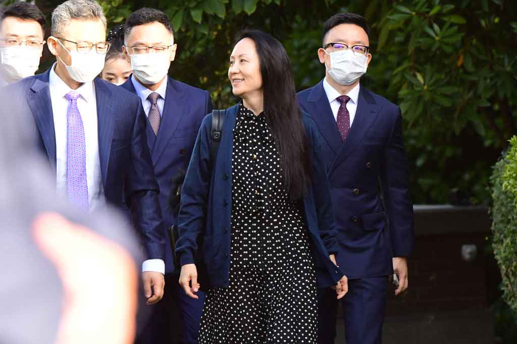 Juru bicara Kementerian Luar Negeri Tiongkok Zhao Lijian menyambut kepulangan bos perempuan perusahaan teknologi informasi terbesar itu dalam akun Weibo pribadinya.