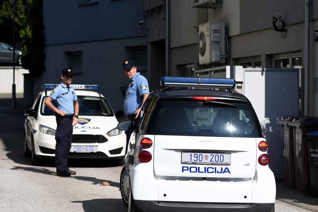 Polisi telah menemukan tiga anak kecil meninggal dunia bersama dengan seorang pria yang mencoba bunuh diri di sebuah apartemen di Zagreb, Ibu Kota Kroasia, Sabtu, 25 September 2021.