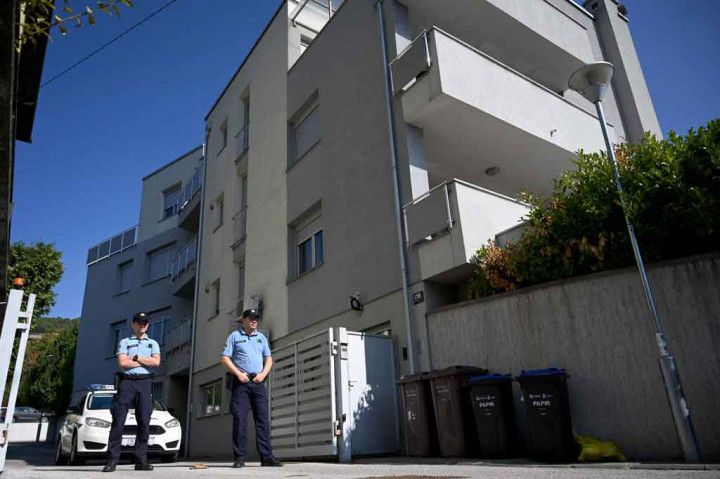 Polisi mengatakan bahwa petugas pergi ke apartemen di Zagreb sekitar pukul 02.00. Sabtu setelah menerima laporan tentang percobaan bunuh diri. 