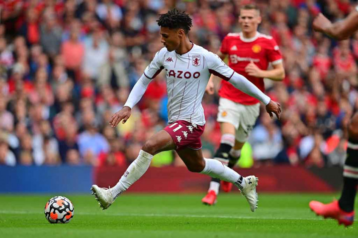 Sebaliknya, Villa yang lebih banyak tertekan nyaris memimpin lebih awal pada menit ke-69 lewat aksi Oliie Watkins. Sayangnya tembakan apiknya digagalkan oleh kiper David de Gea.