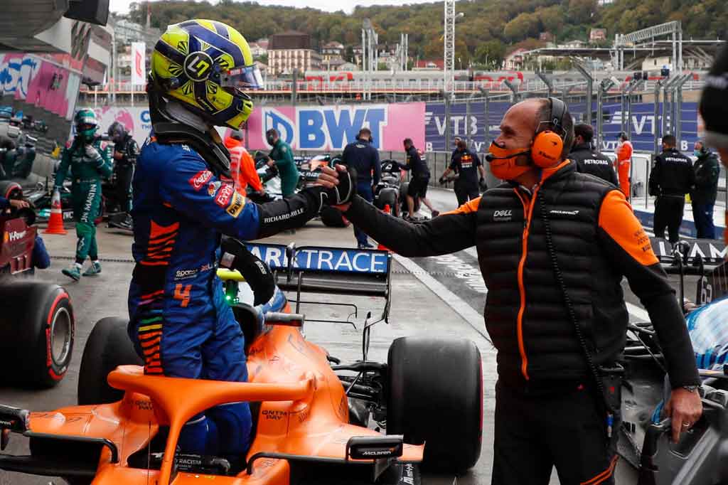 Di atas lintasan basah karena diguyur hujan, Norris mencatatkan waktu lap terbaik 1 menit 41,933 detik.