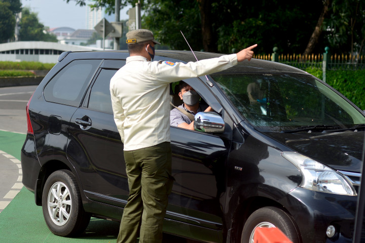 Melansir akun Instagram Dinas Perhubungan DKI Jakarta @dishubdkijakarta hari ini, 26 September 2021, pembatasan lalu lintas dengan sistem ganjil genap dilakukan pada 3 ruas jalan dan 2 lokasi wisata. Aturan ini diperpanjang sesuai SK Kadishub 390 Tahun 2021.