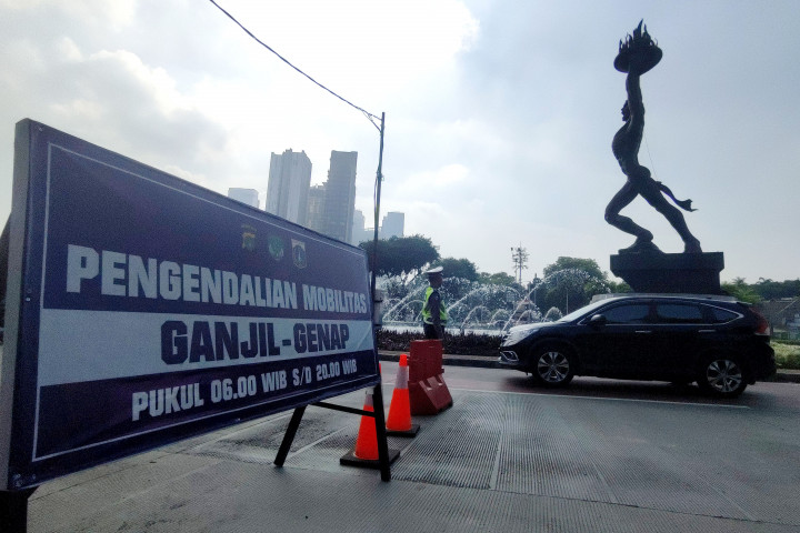 Adapun, untuk 3 ruas jalan berlaku tanggal 21 September-4 Oktober 2021 pada pukul 06.00-20.00 dengan titik lokasi, yaitu Jalan Jenderal Sudirman, Jalan M.H. Thamrin, dan Jalan H.R. Rasuna Said.