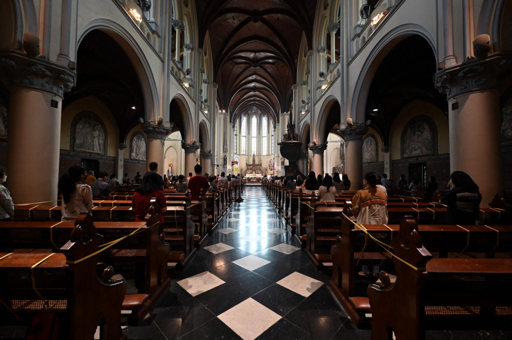 Misa tatap muka di Gereja Katedral Jakarta pada Minggu, 26 September 2021, digelar dengan sejumlah pembatasan ketat.