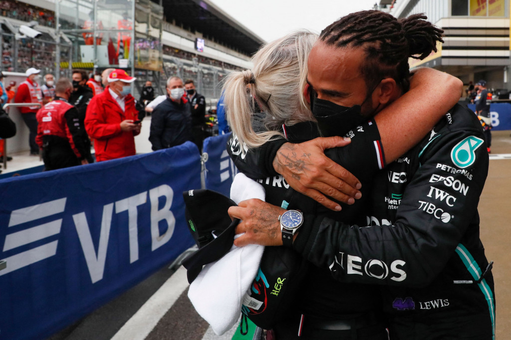 Lewis Hamilton berhasil menjadi pemenang dalam Formula 1 GP Rusia 2021.