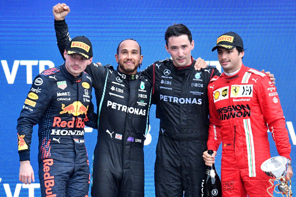 Selanjutnya, di bawah Lewis Hamilton dan Max Verstappen, terdapat Valtteri Bottas yang menempati peringkat ketiga klasemen dengan raihan 151 poin.