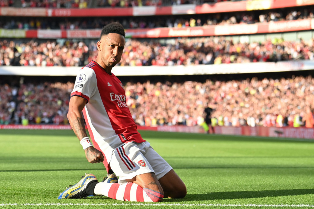 Pierre-Emerick Aubameyang melakukan selebrasi usai mencetak gol ke gawang Tottenham Hotspur pada pekan keenam Liga Inggris 2021-2022.