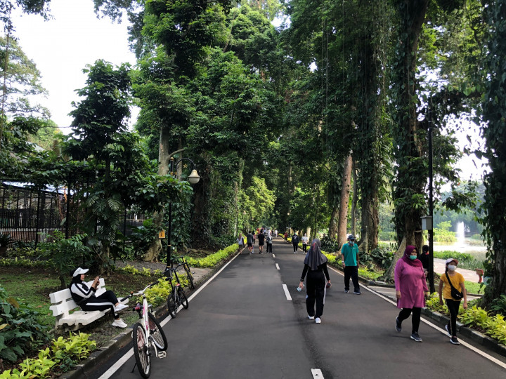 Pemerintah menerapkan sejumlah pelonggaran dalam pemberlakuan pembatasan kegiatan masyarakat (PPKM) dengan aturan baru di tengah pandemi covid-19 yang diklaim semakin terkendali. 