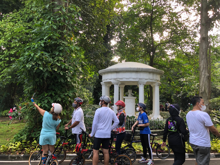 Warga diharapkan agar tidak melakukan kegiatan berlebihan dan tetap menjaga protokol kesehatan. 