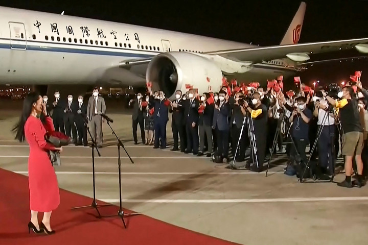 Pertukaran tahanan ini juga mengakhiri ketegangan diplomatik yang melanda Beijing dengan Barat.