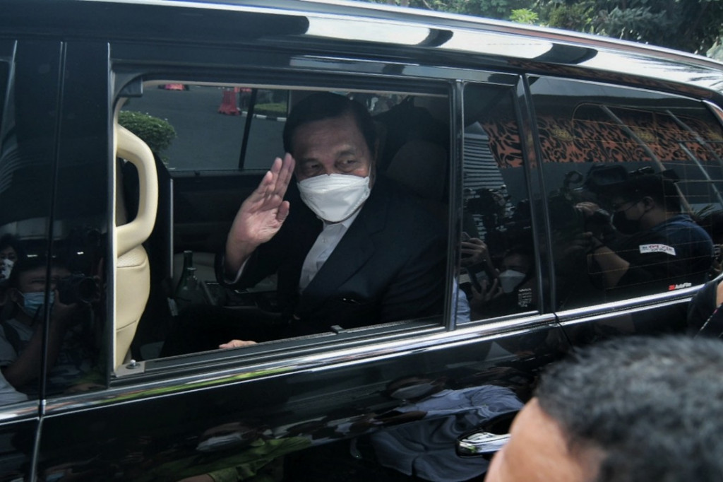 Menteri Koordinator Bidang Kemaritiman dan Investasi Luhut Binsar Pandjaitan tiba di Polda Metro Jaya, Senin, 27 September 2021, pagi. Luhut datang memenuhi undangan klarifikasi sebagai pelapor atas laporan pencemaran nama baik kepada Haris Azhar dan Fatia Maulidiyanti.