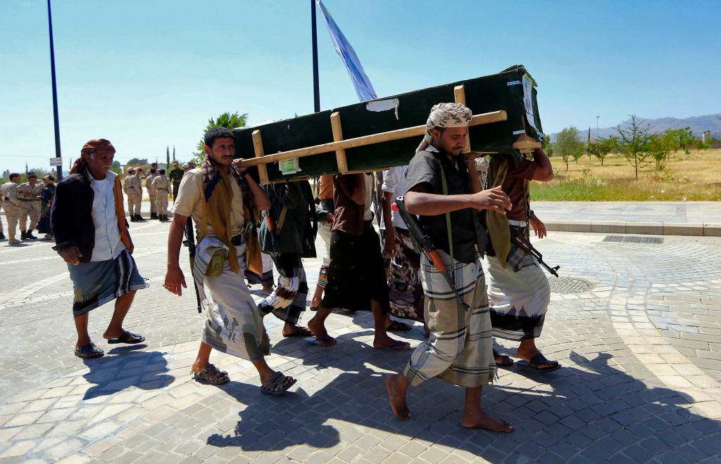 Pertempuran ini terjadi seiring kelompok Houthi terus mendekati kota kunci Marib, benteng terakhir pasukan loyalis pemerintah di Yaman utara.