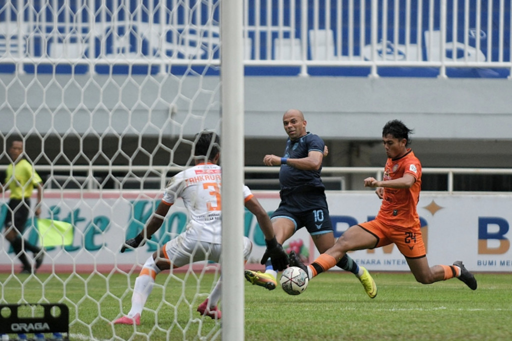 Ini jadi kemenangan penting bagi anak asuh Iwan Setiawan. Sebab kemenangan atas Persiraja menyudahi tren negatif yang diperoleh Persela. 