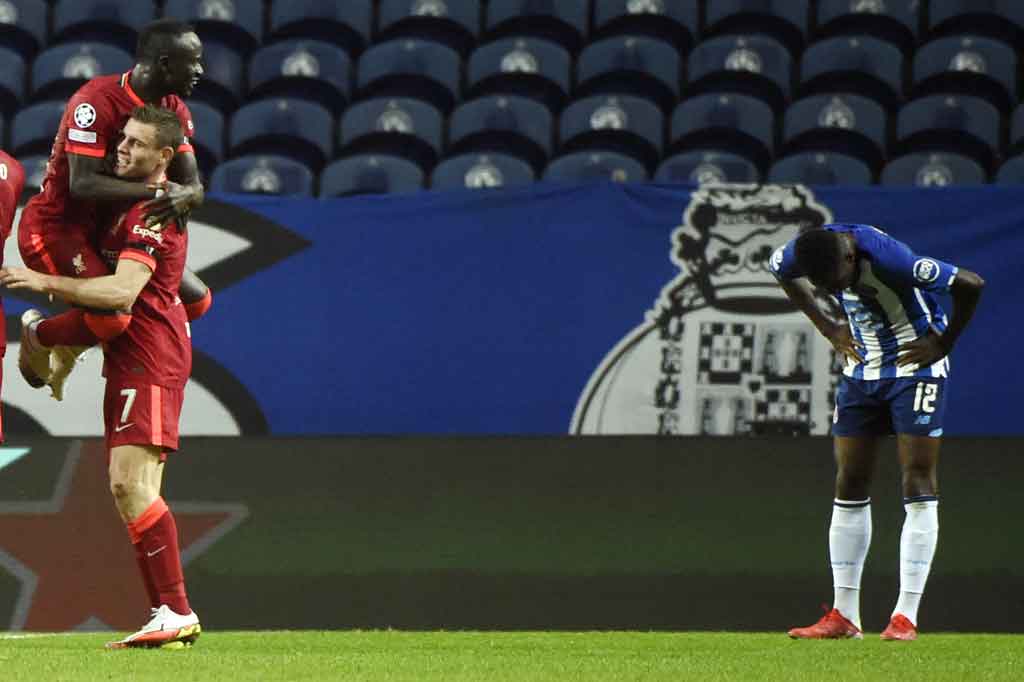 The Reds menggandakan keunggulan sebelum turun minum lewat Sadio Mane yang mencetak gol dari jarak dekat menyelesaikan umpan silang James Milner dari sisi kanan pertahanan Porto. Skor 2-0 bertahan hingga jeda.