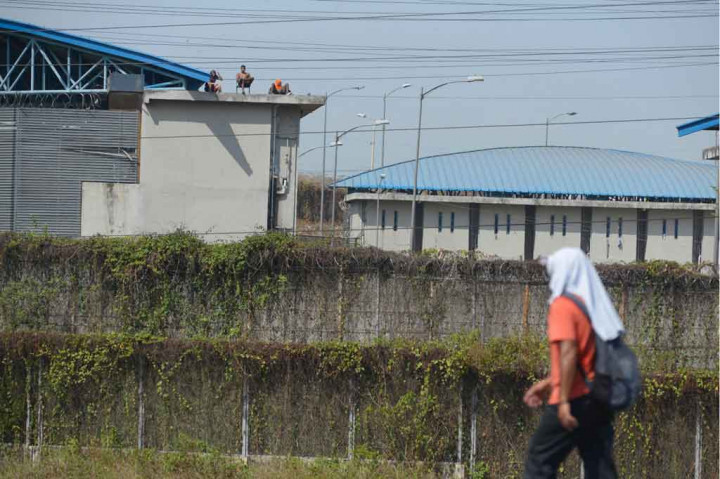 Sedikitnya 24 tahanan meninggal dunia dalam perusuhan antara narapidana yang dilengkapi dengan senjata api dan granat di sebuah penjara di Guayaquil, Ekuador, Selasa, 28 September 2021 waktu setempat.