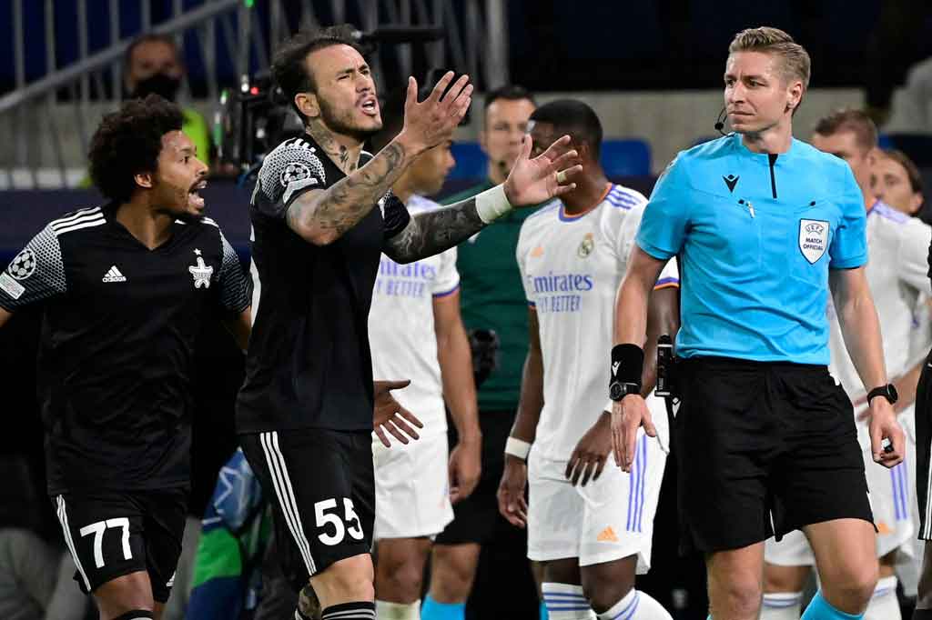 Sheriff tidak tinggal diam dan berani keluar untuk menyerang.  Mereka kemudian menjebol gawang Courtois lewat sepakan keras Sebastien Thill usai menyambut umpan tarik Traore. Skor 1-2 bertahan hingga laga usai dan Sheriff berhak membawa pulang tiga poin.