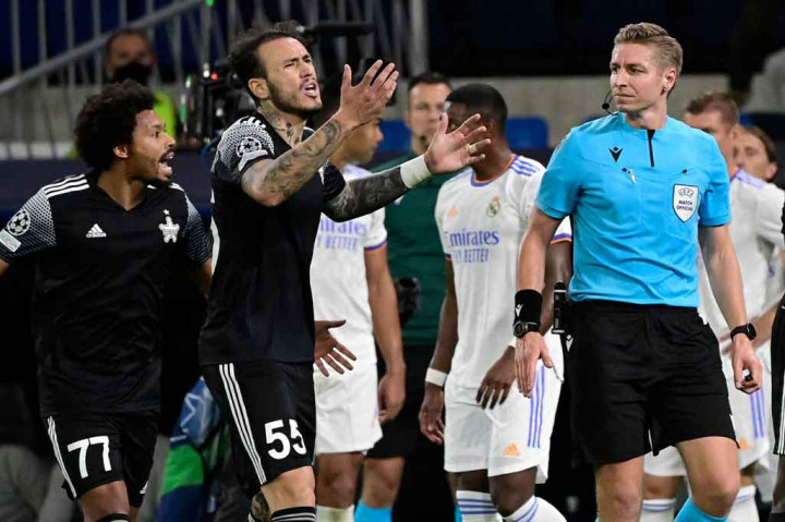 Sheriff tidak tinggal diam dan berani keluar untuk menyerang.  Mereka kemudian menjebol gawang Courtois lewat sepakan keras Sebastien Thill usai menyambut umpan tarik Traore. Skor 1-2 bertahan hingga laga usai dan Sheriff berhak membawa pulang tiga poin.