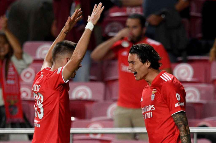 Malapetaka Barcelona mulai terlihat ketika mereka kebobolan saat laga baru berjalan tiga menit. Darwin Nunez menerima umpan Julian Weigl di kiri sebelum melakukan cut inside dan melewati Eric Garcia, lalu menceploskan bola ke tiang dekat. Skor menjadi 1-0.