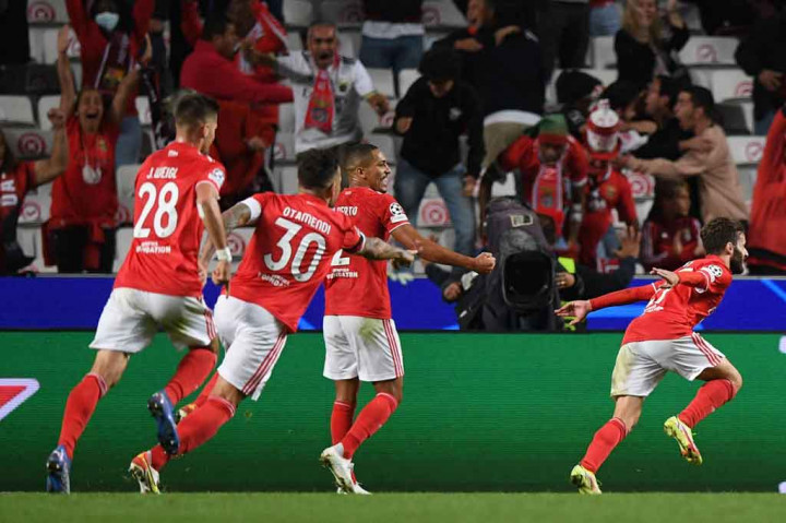 Benfica ahirnya berhasil menggandakan keunggulan pada menit ke-69. Memainkan umpan satu dua dengan Yaremchuk, Joao Mario berhasil menyelesaikannya dengan sepakan. Ter Stegen sebenarnya bisa menghalaunya, tetapi bola muntah disambar Rafa Silva untuk menjebol gawang tim tamu. Skor 2-0 untuk tuan rumah.