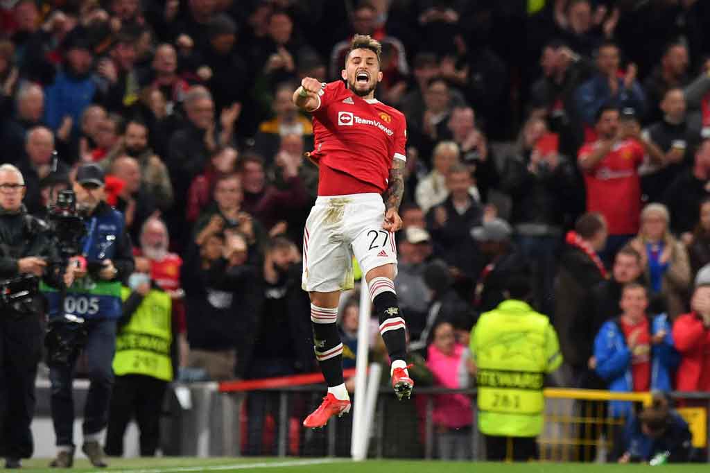 Setan Merah langsung merespon dan berhasil menyamakan kedudukan pada menit ke-59. Tanpa mengontrol bola, Alex Telles melepaskan bola yang meluncur ke gawang Villarreal menyambut tendangan bebas Bruno Fernandes. Kedudukan menjadi 1-1.  